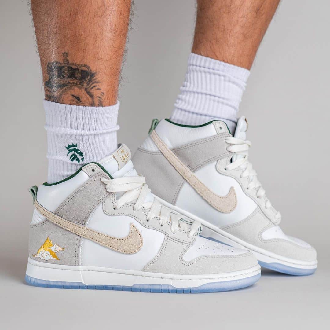 Golden Mountain Graphics Adorn the Nike Dunk High 