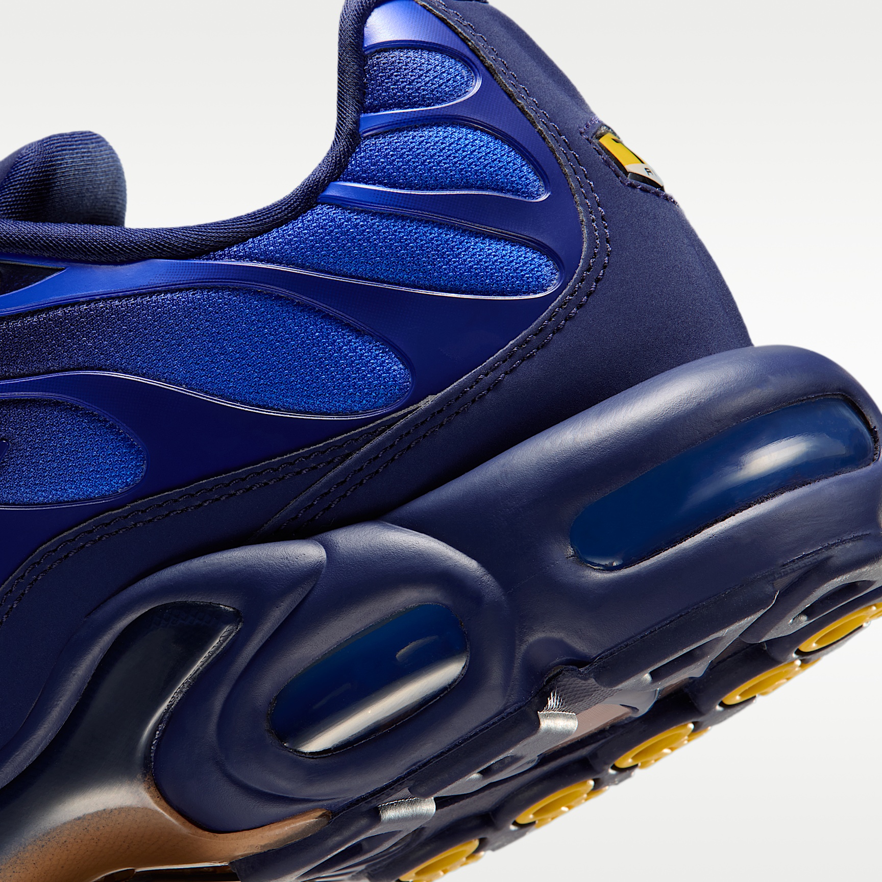 Nike Air Max Plus French Football Federation. SIZE 9 - IQ0170-400 Cup Ready: Nike Adds Blue Gradient and Gold Accents to the  main image 4