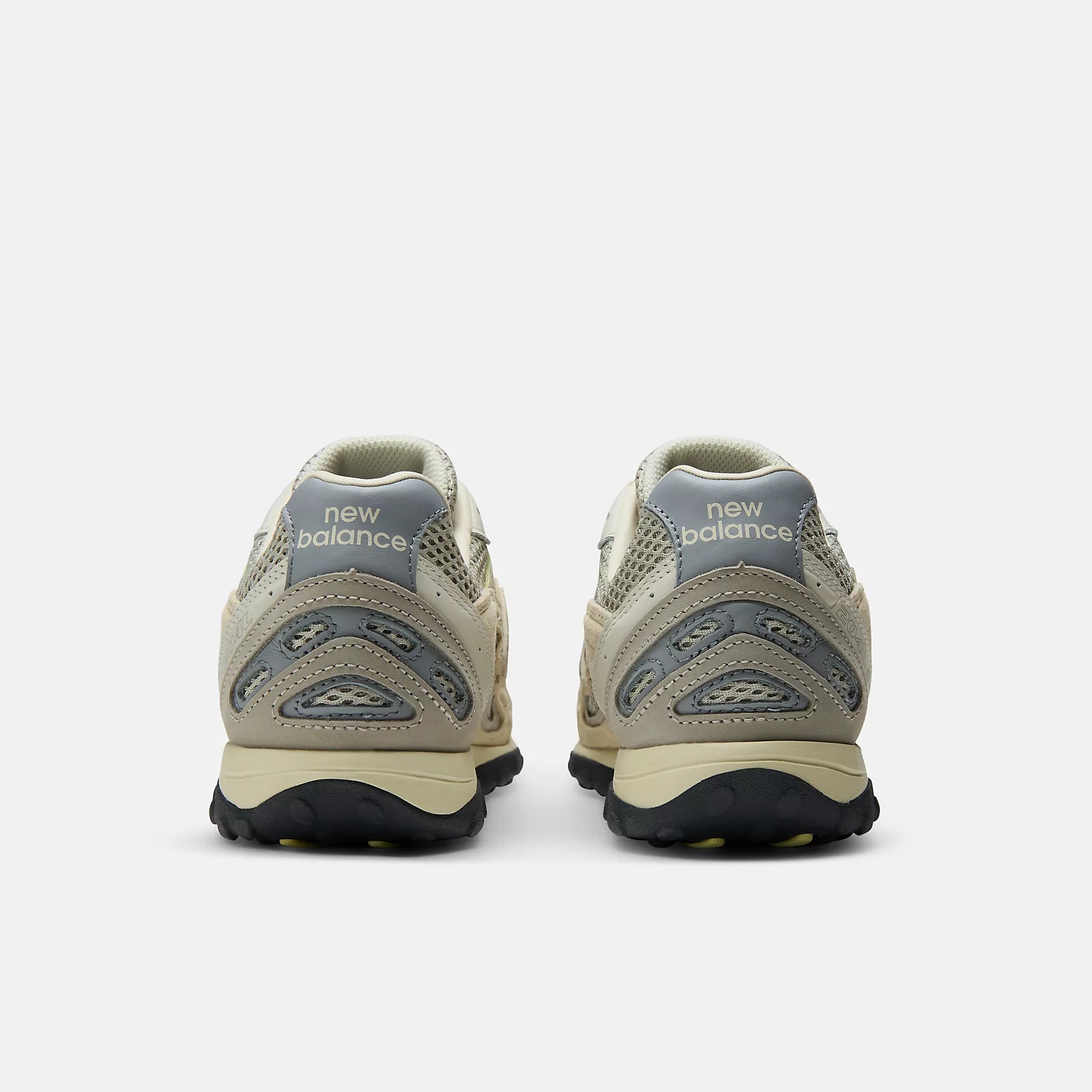 AURALEE x New Balance 204L 