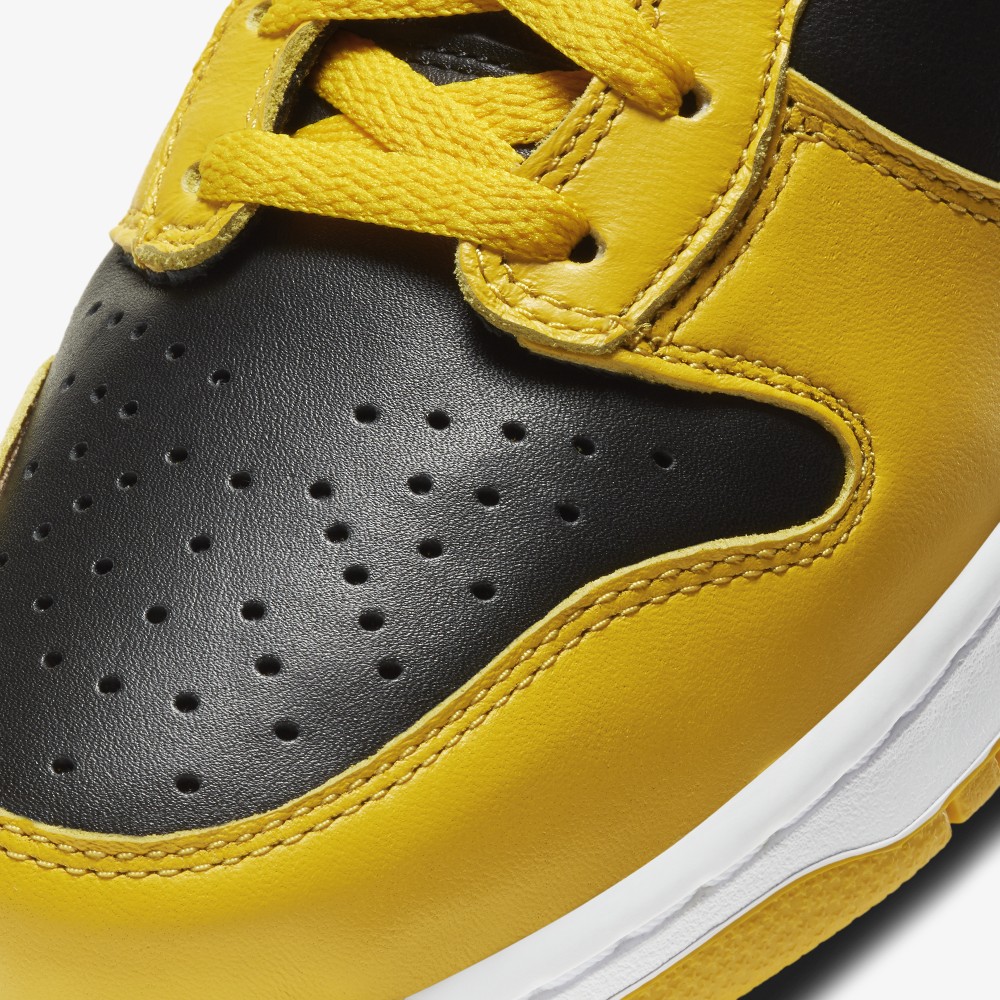 Nike Dunk High SP Iowa | CZ8149-002 | Grailify display picture 3