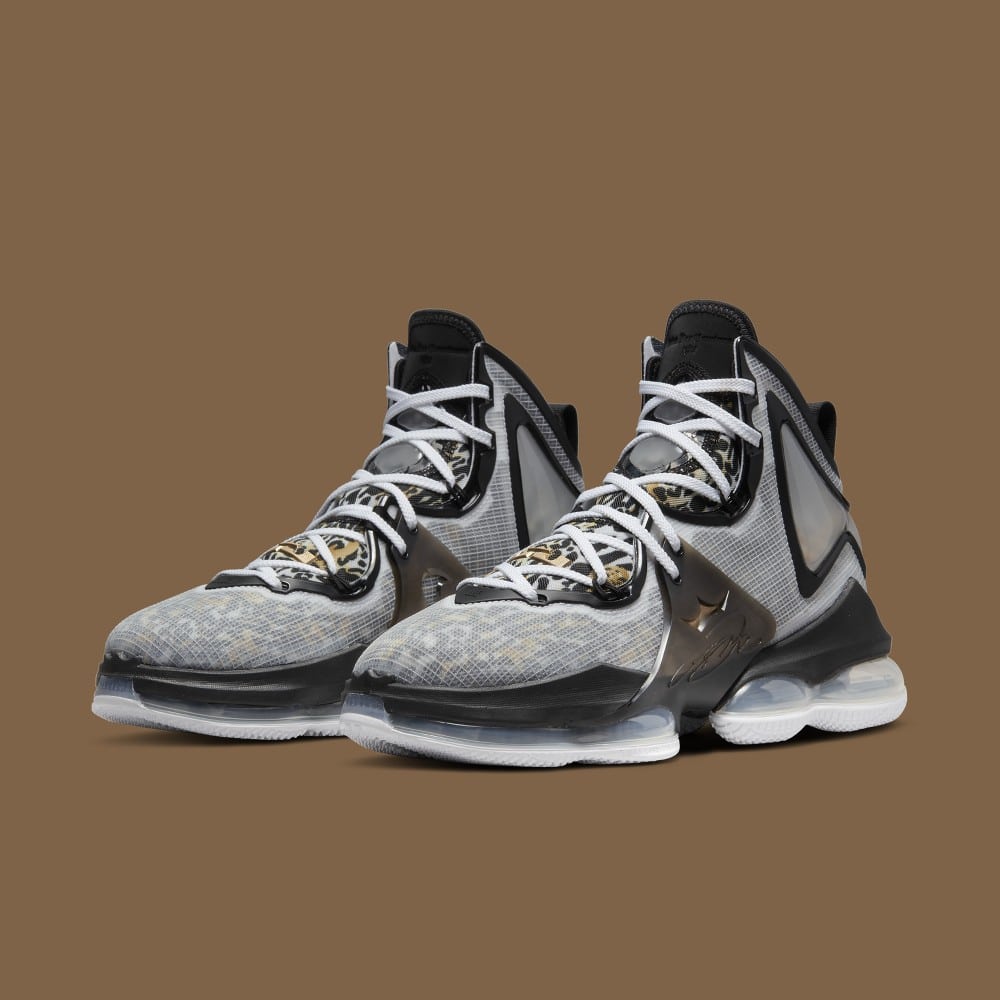 【Nike Lebron】19 leopard バスケシューズ ハイカット Check Out the Detailed Pics of the Nike LeBron 19 