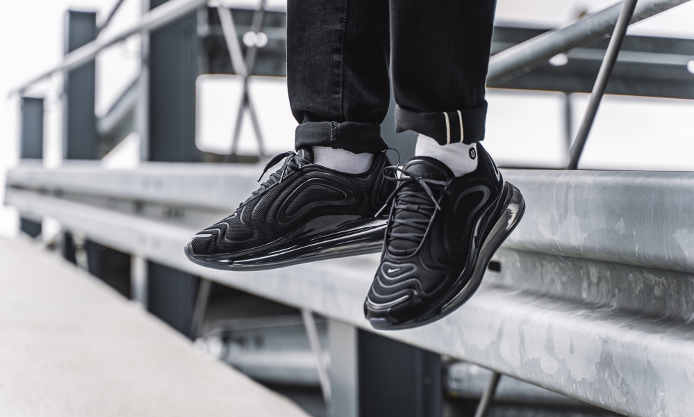 720 triple black air max 720 reflectantes