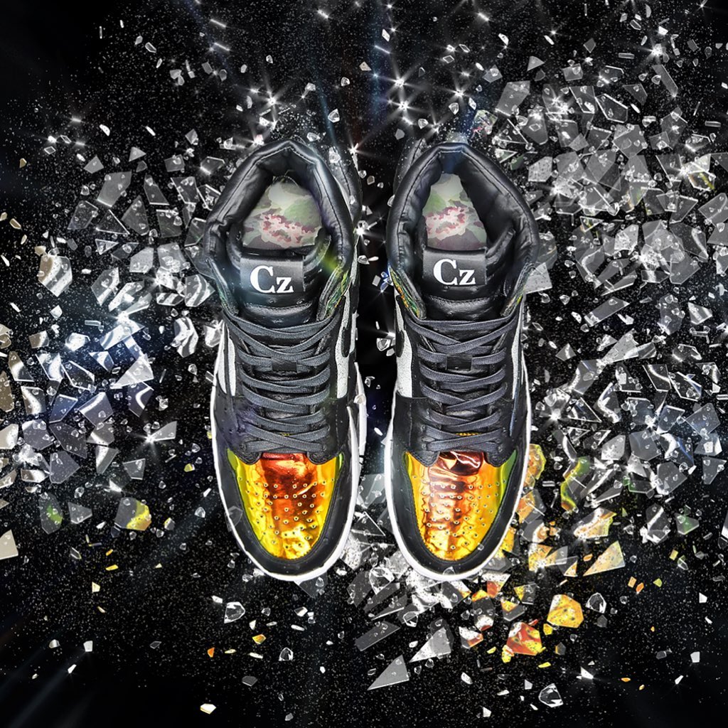 Travis Scott's Air Jordan 1 bekommt den "Shattered Backboard" Look