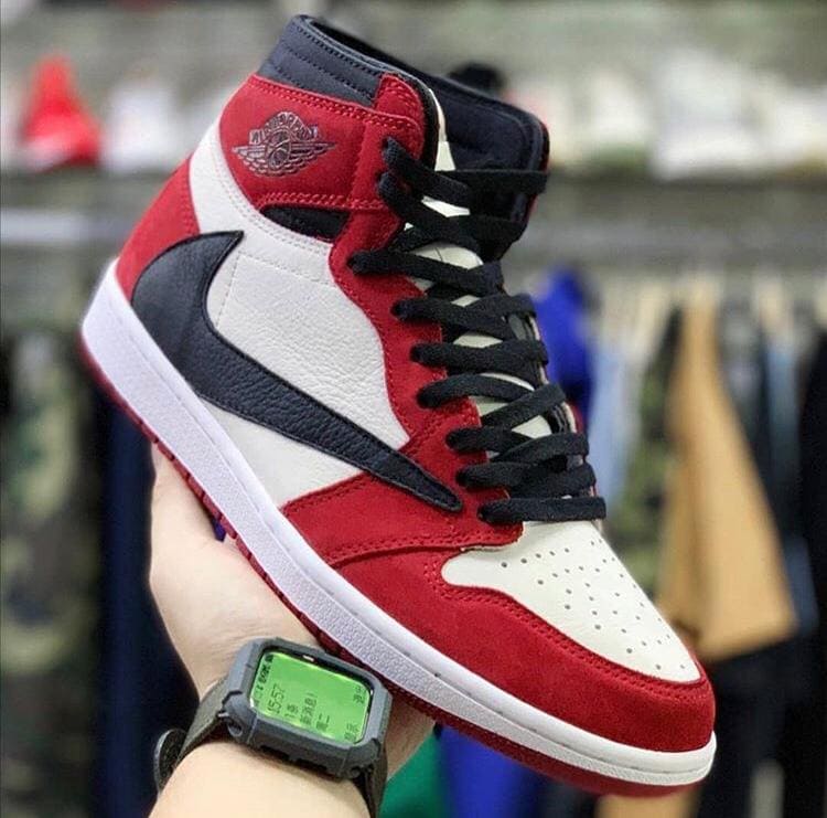 TRAVIS SCOTT × AIR JORDAN 1 CHICAGO