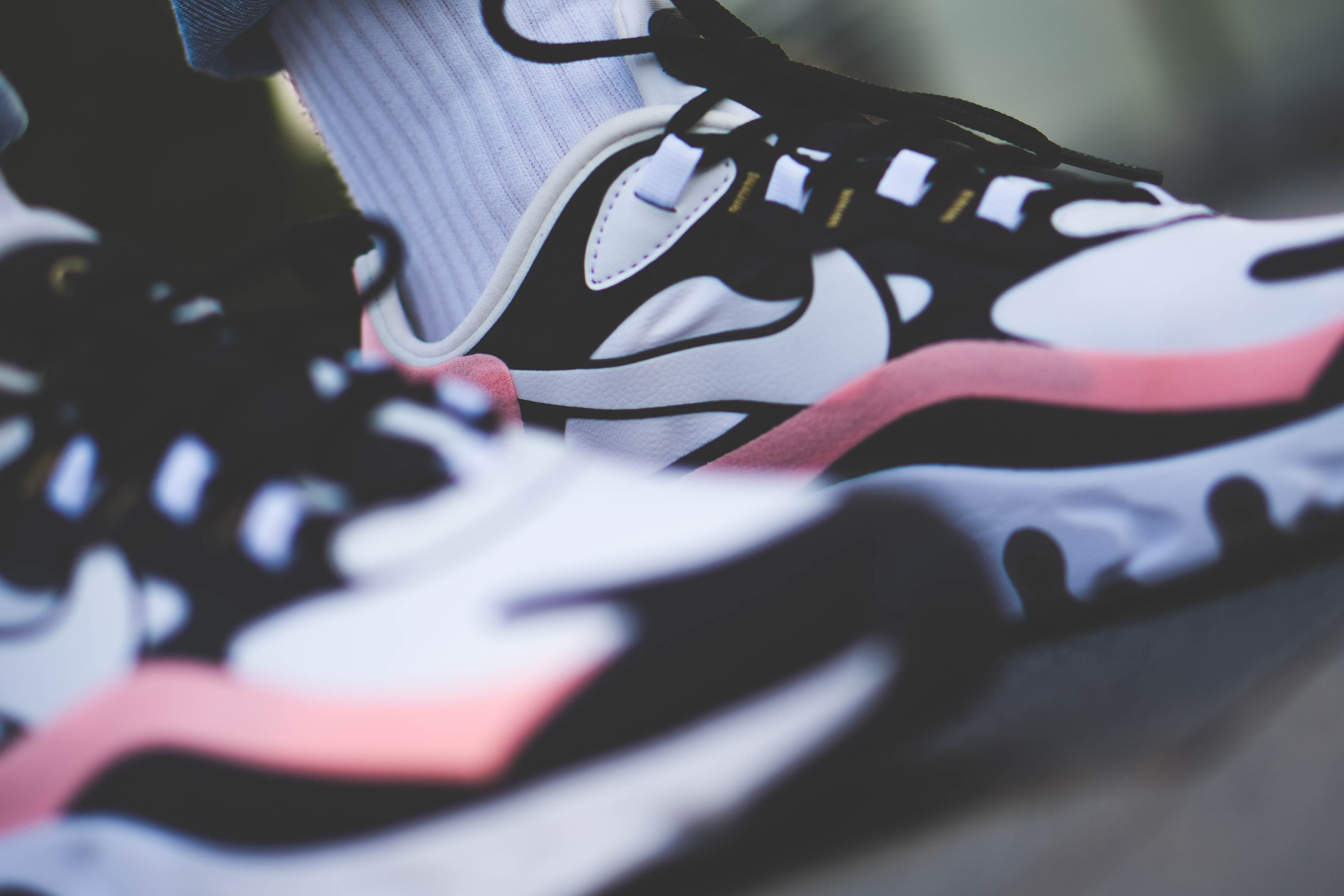 Nike 270 react outlet bleached coral