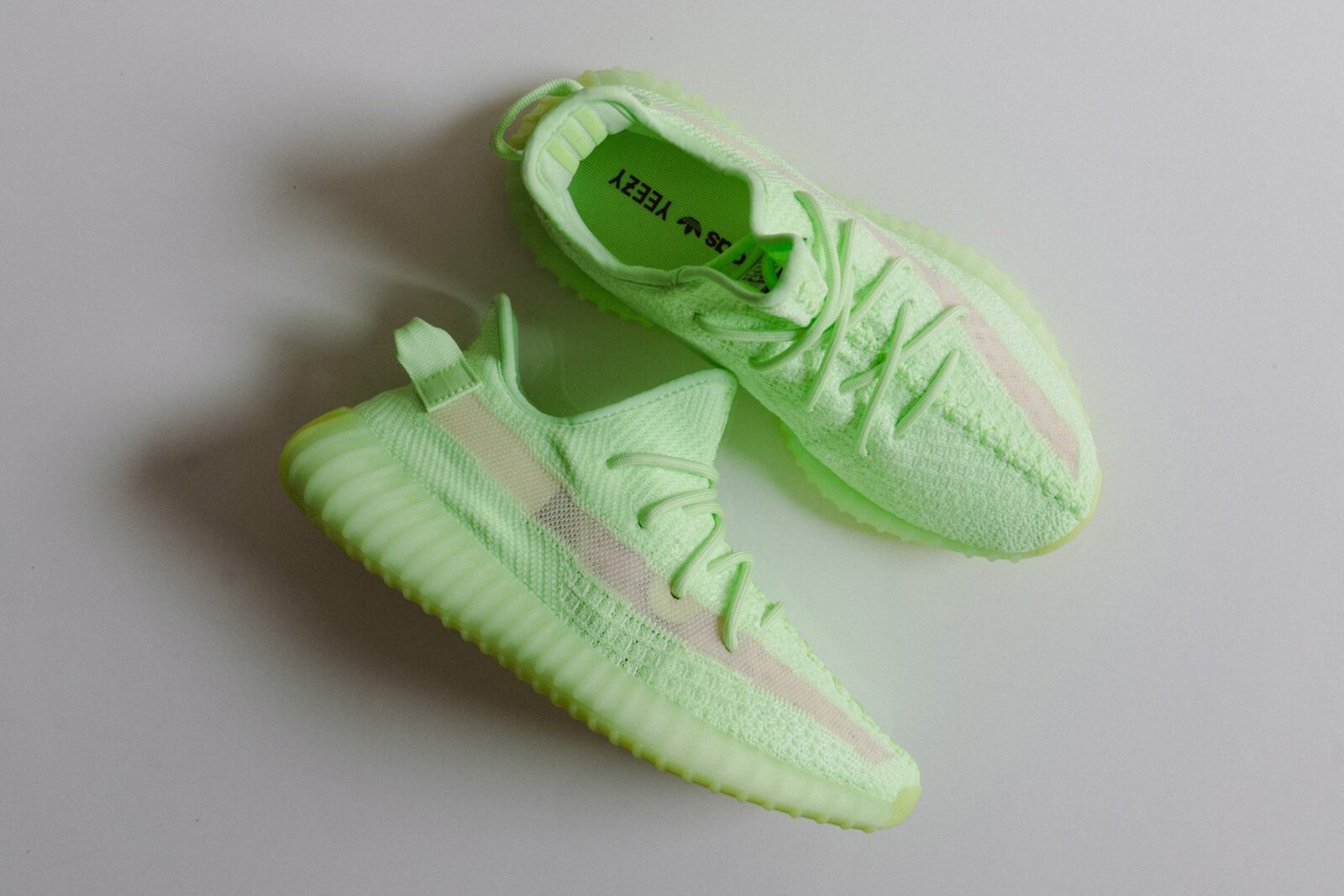 Grüne yeezys store