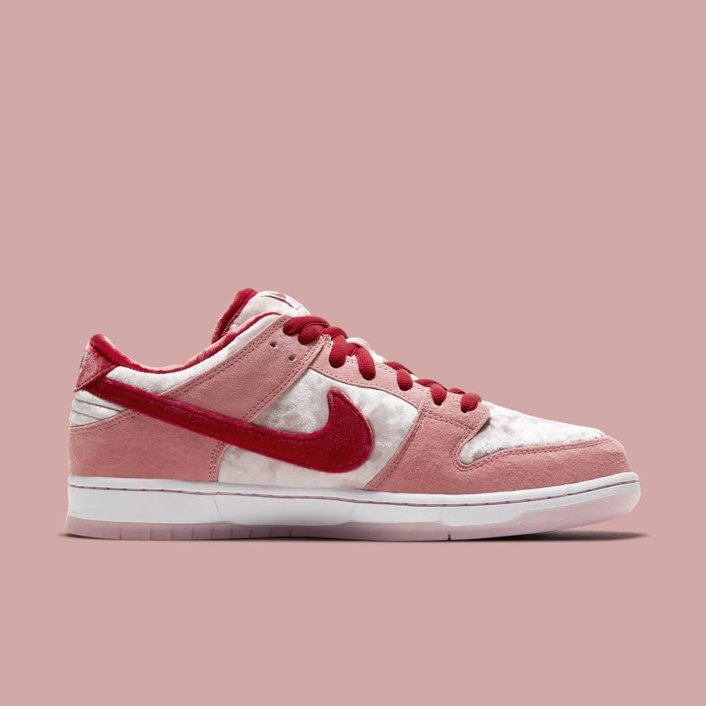 Atlantische Oceaan Bevriezen het kan Hearts in StrangeLove x Nike SB Dunk Low | Grailify