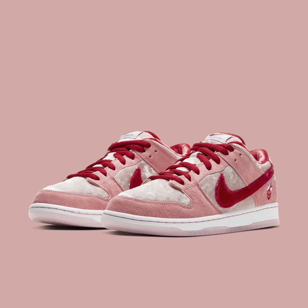 nike sb dunk low pro qs strangelove