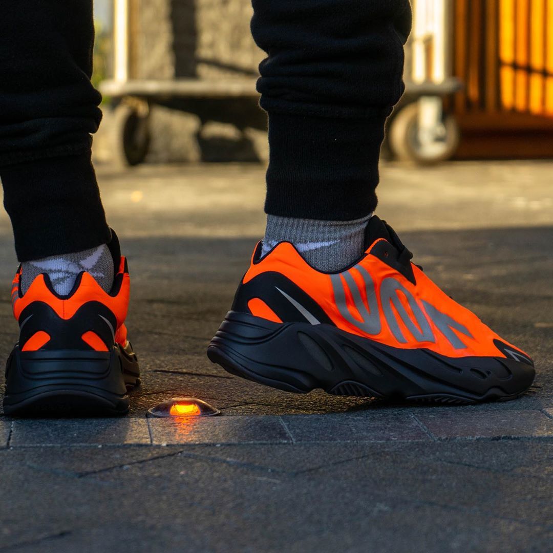 Light pink hotsell yeezy 700