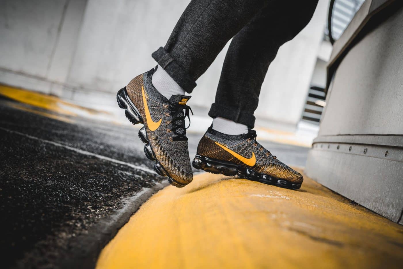 vapormax black mineral gold