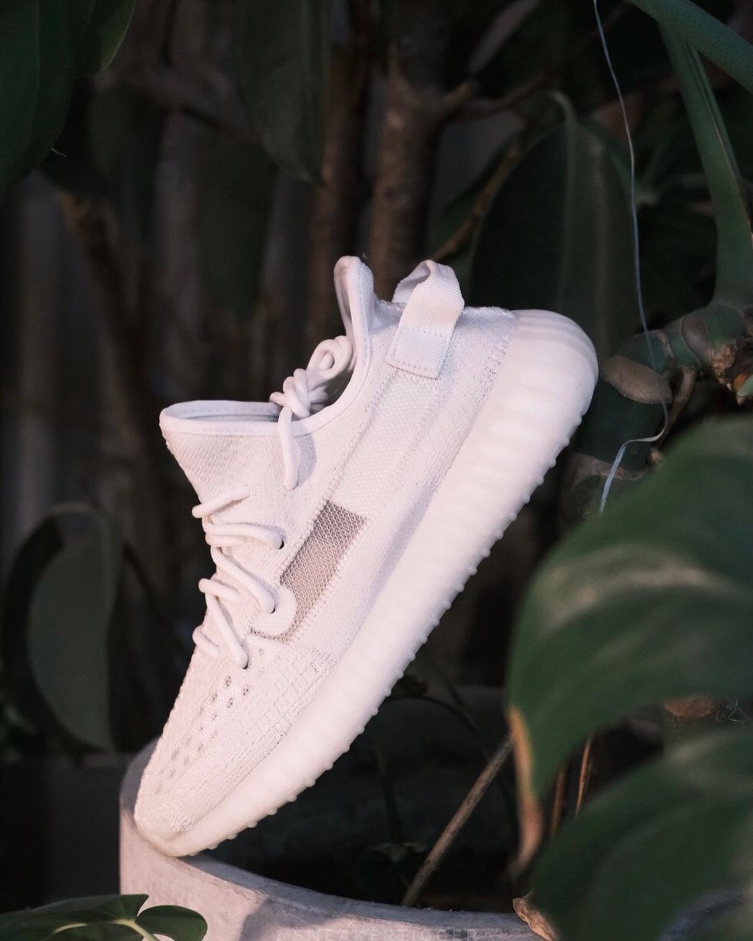 Adidas yeezy triple white release outlet date