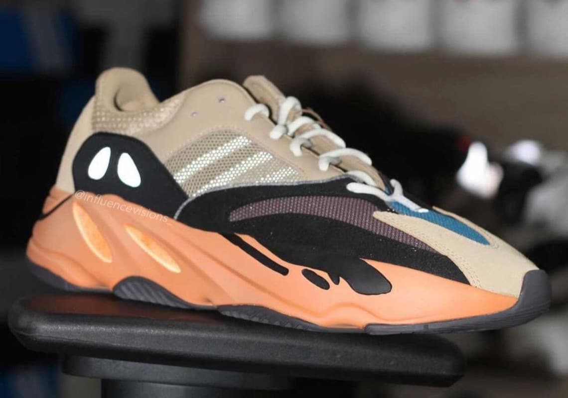 ADIDAS YEEZY BOOST 700 