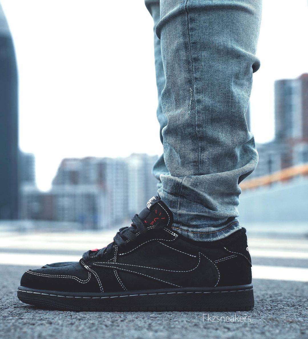 ブルー×レッド Travis Scott✖️Air Jordan1“Black Phantom