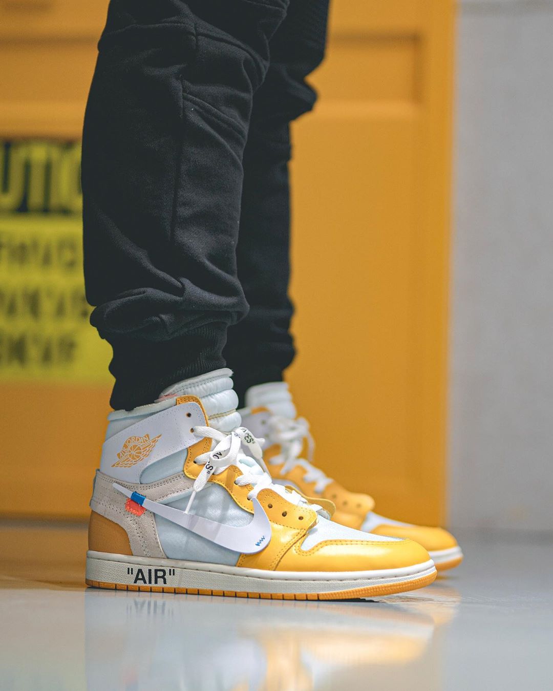 Hier konnt ihr euch den Off White x Air Jordan 1 Canary Yellow