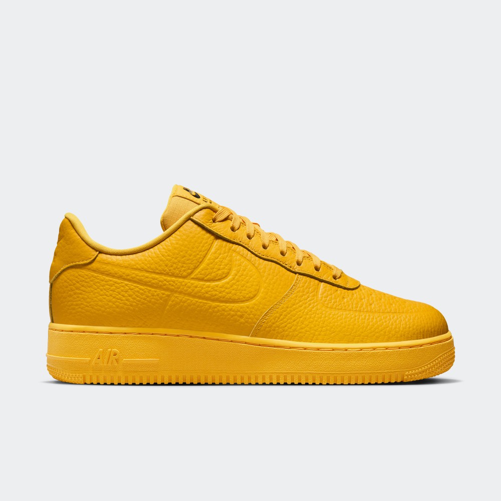 university gold nike air force 1