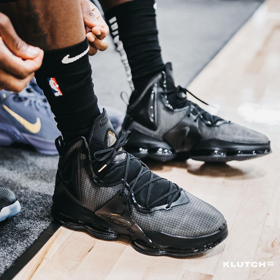 Nike black clearance lebron