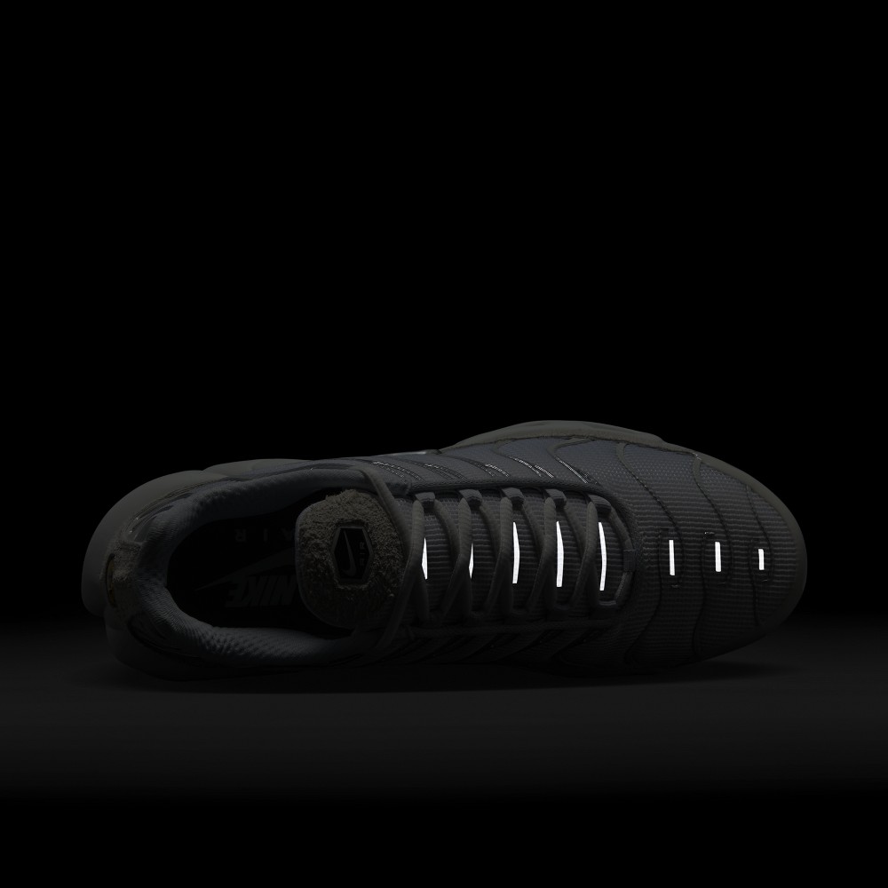 Air max plus black pure platinum on sale