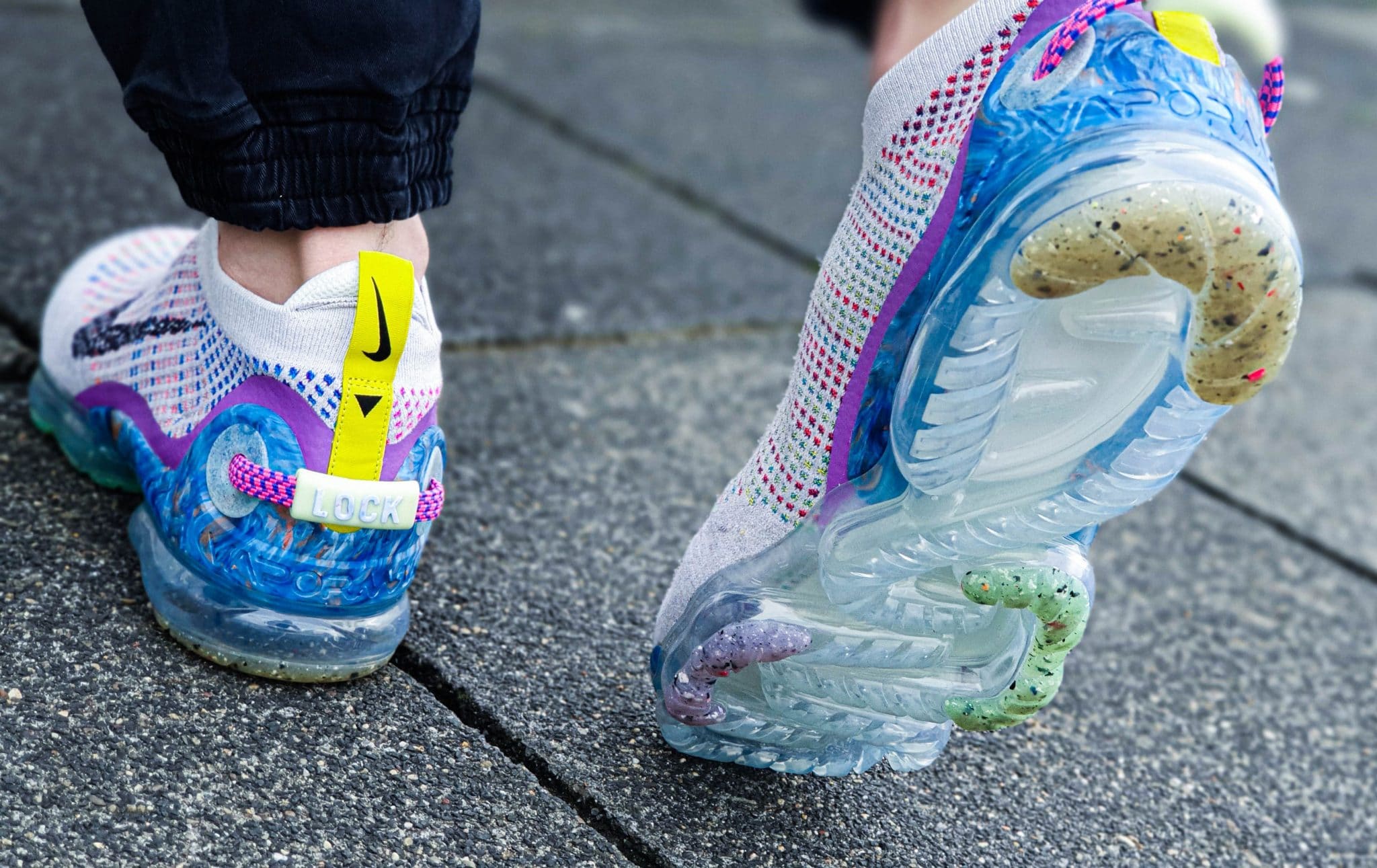 Vapormax multicolor best sale on feet