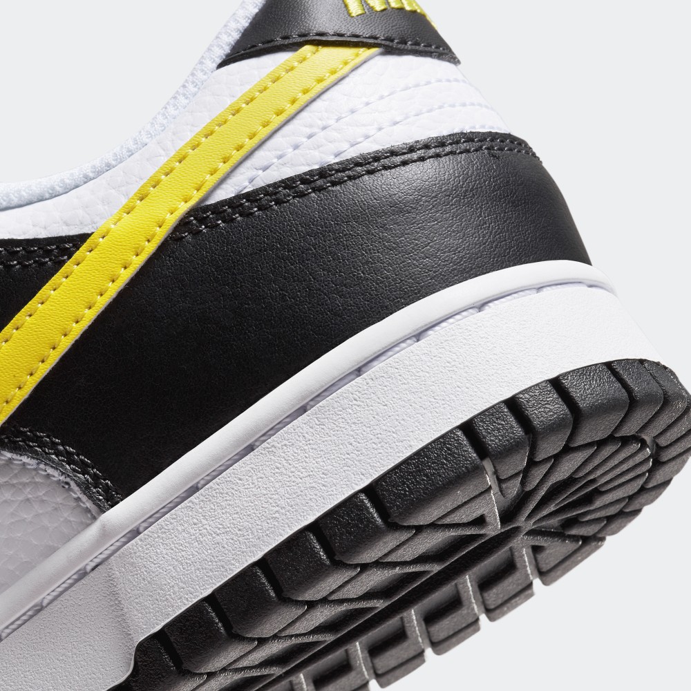 Black and yellow nike dunks online