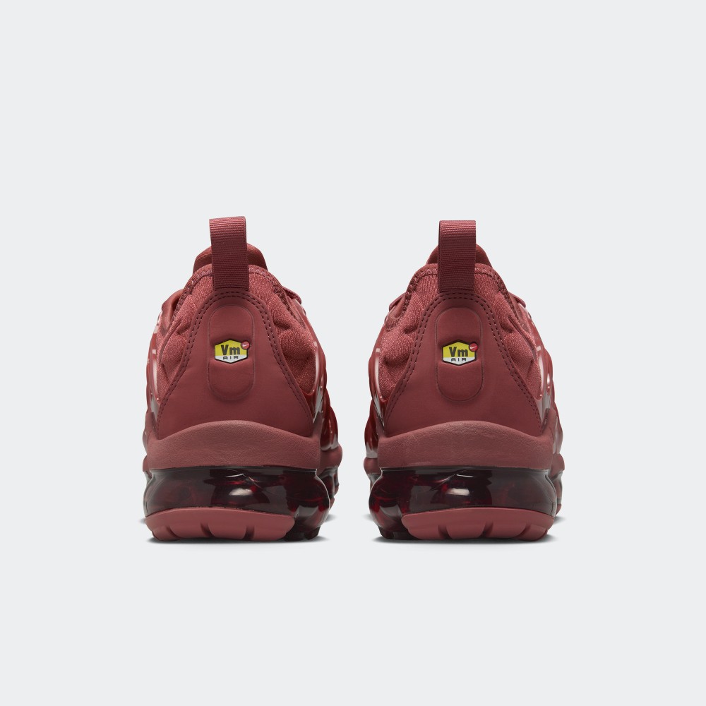 burgundy nike air vapormax plus