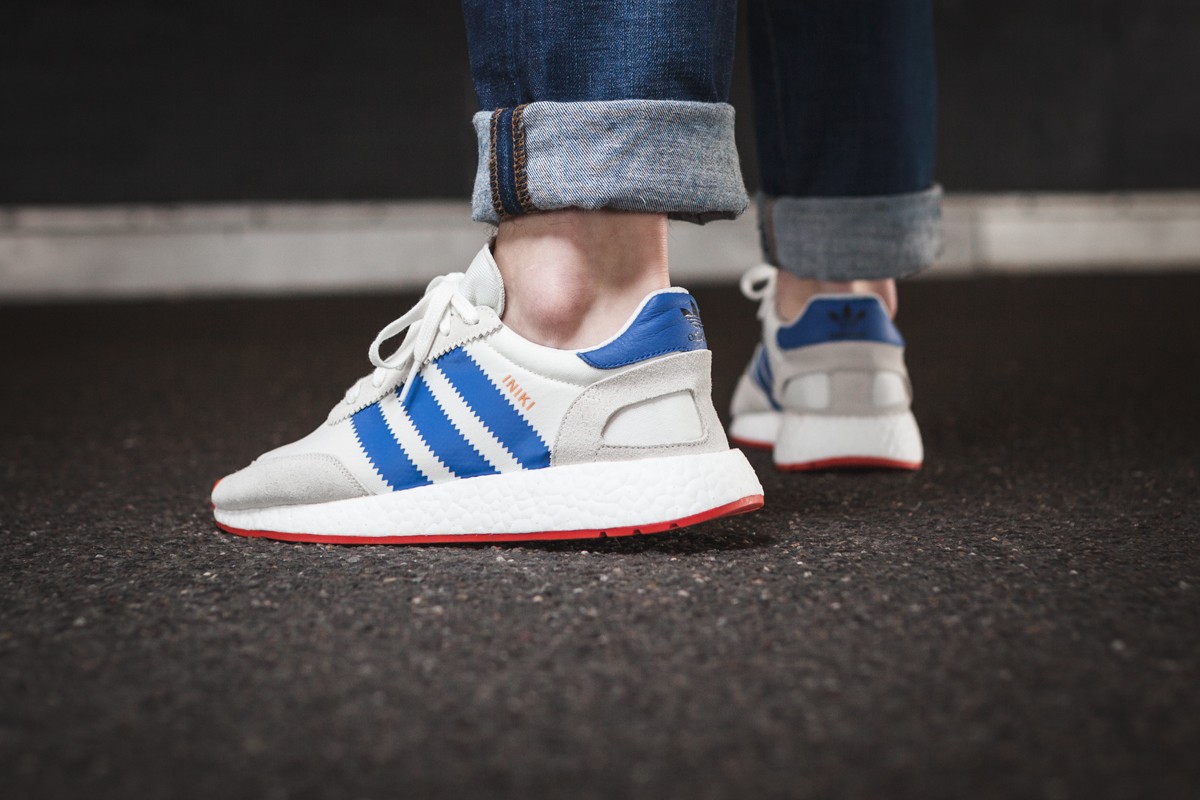 Adidas Iniki с джинсами