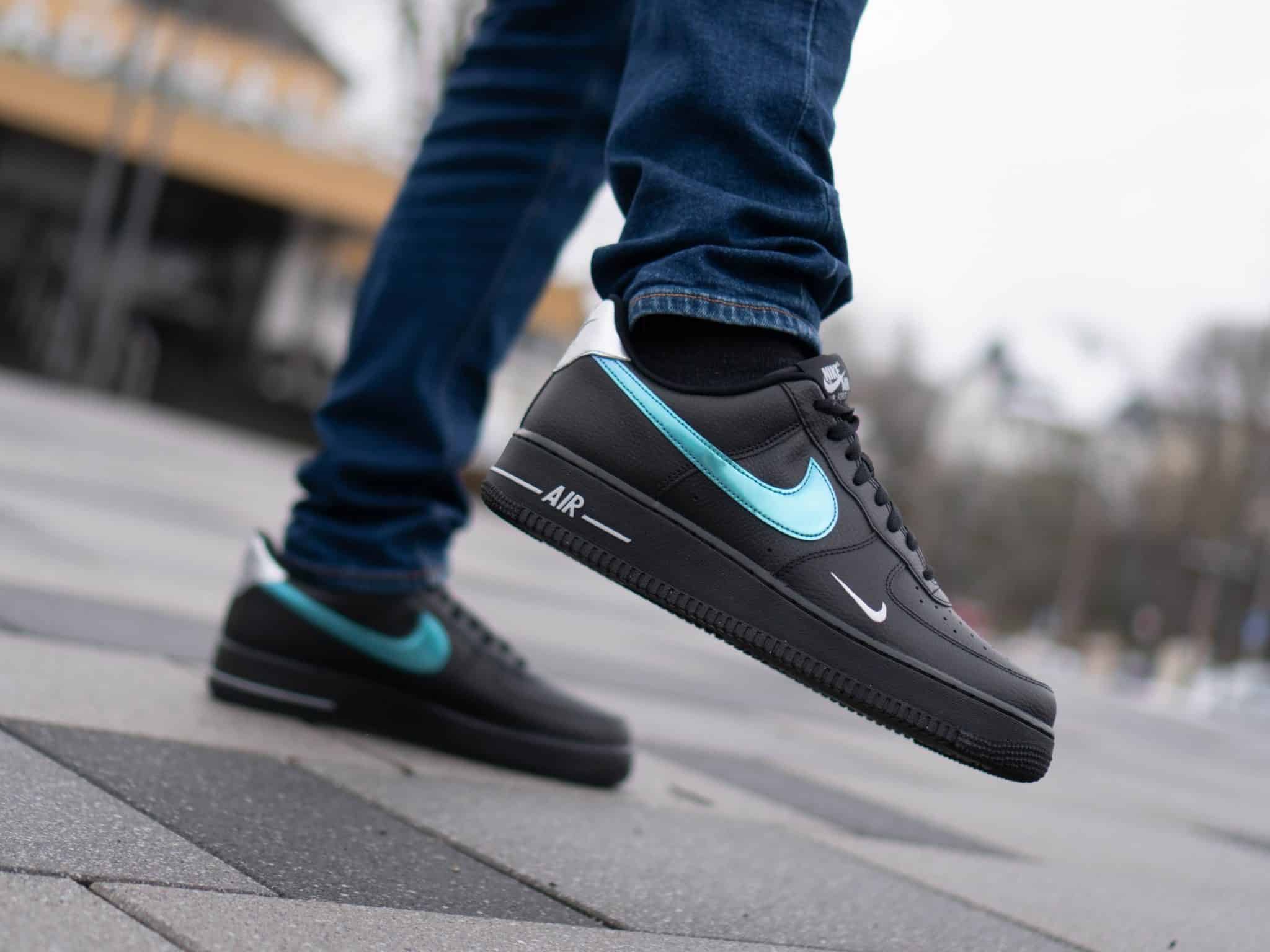 Black and light shop blue air force 1