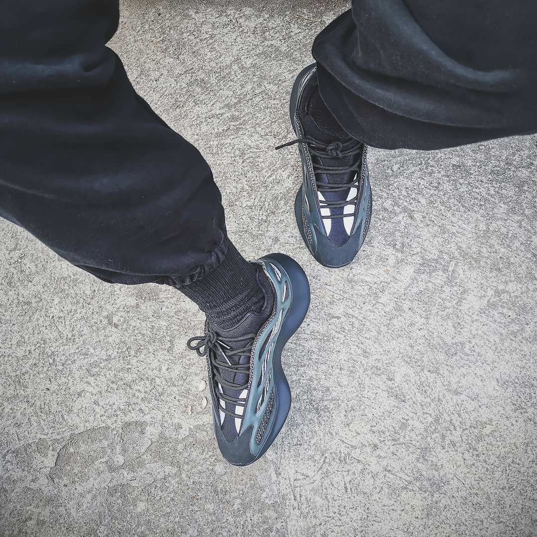 Adidas yeezy 700 v3 triple black hotsell