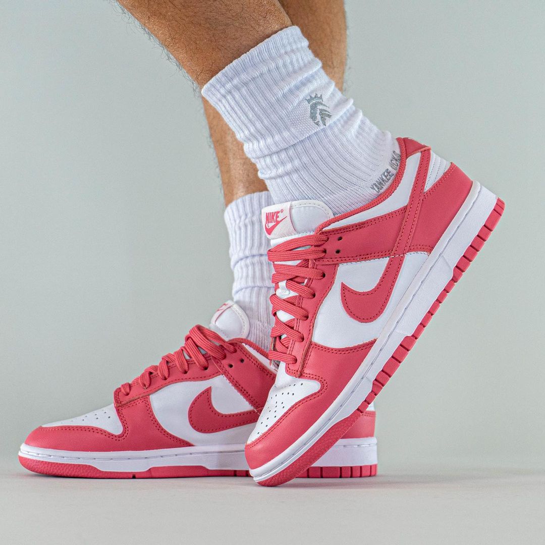 dunks low archeo pink