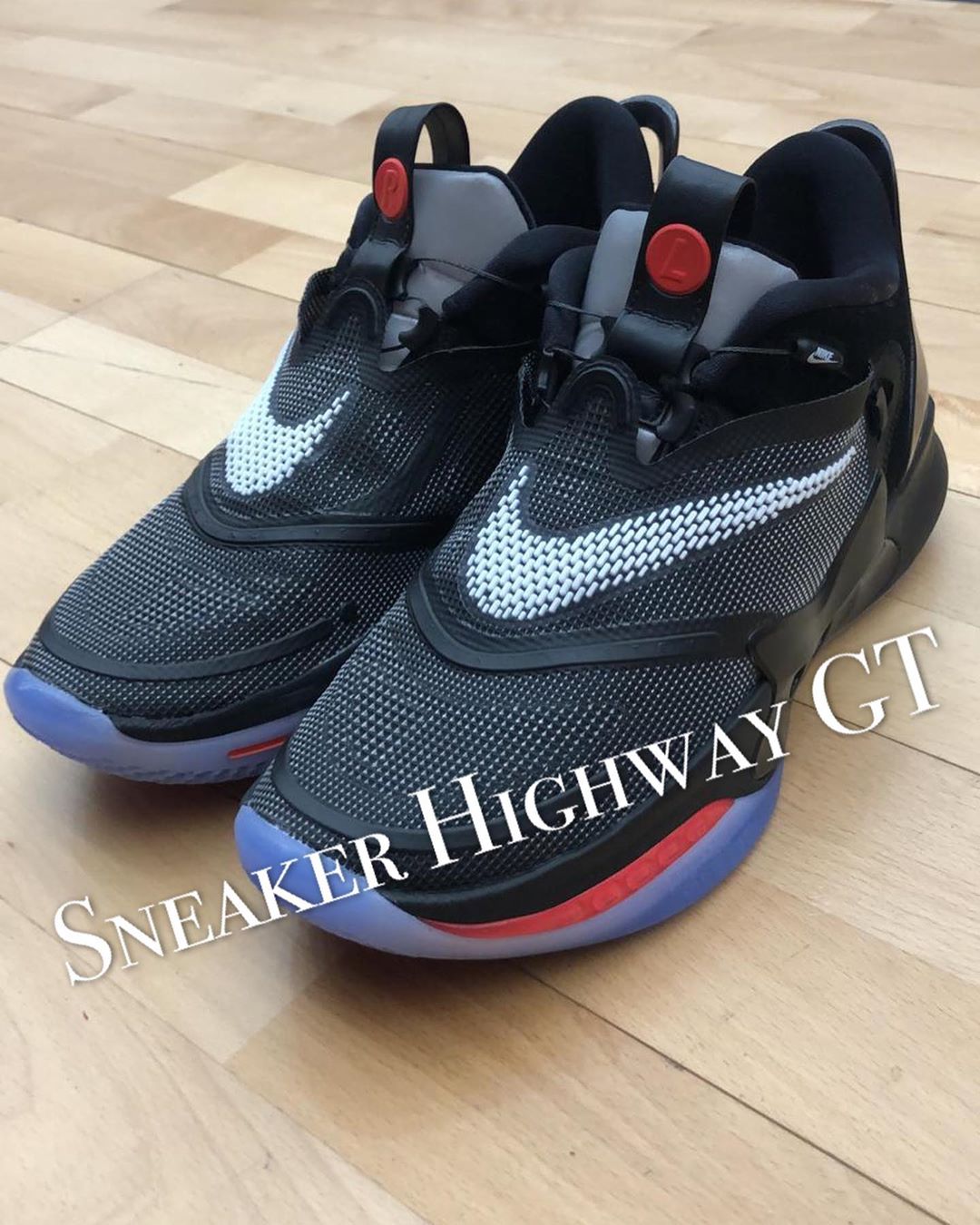 Nike adapt bb 2.0 lights stay on