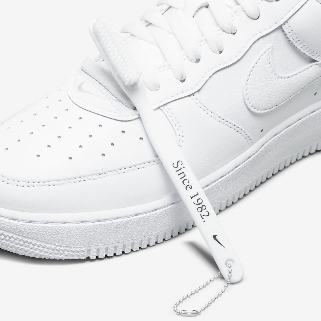 Nike Air Force 1 Low Since 82 kommt im klassischen All White