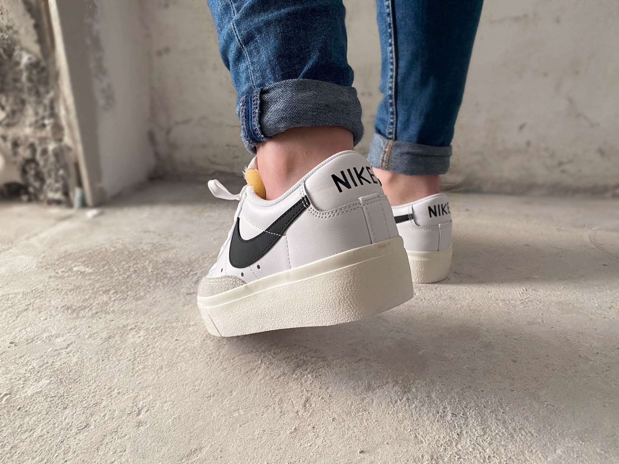 Black and white nike platform online