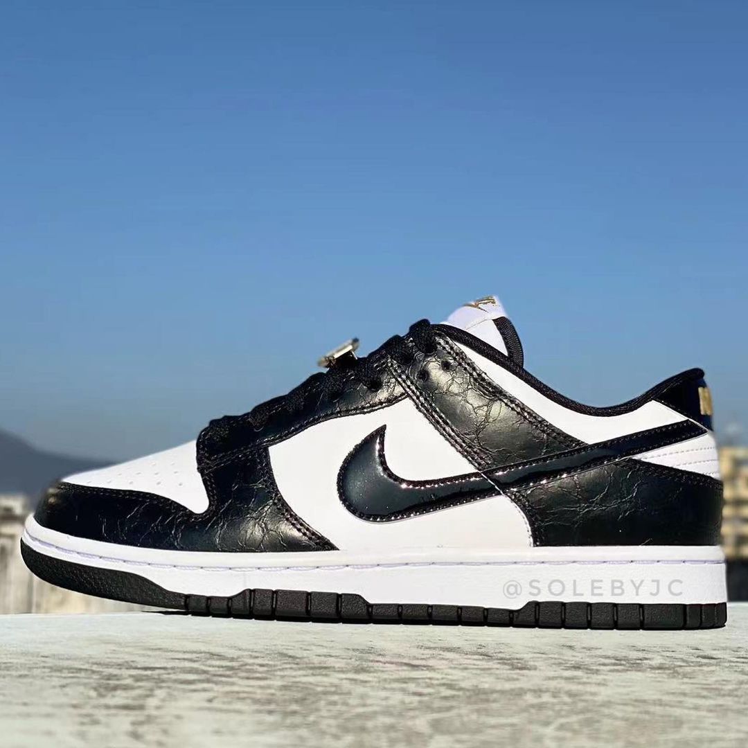 nike dunk low panda gold