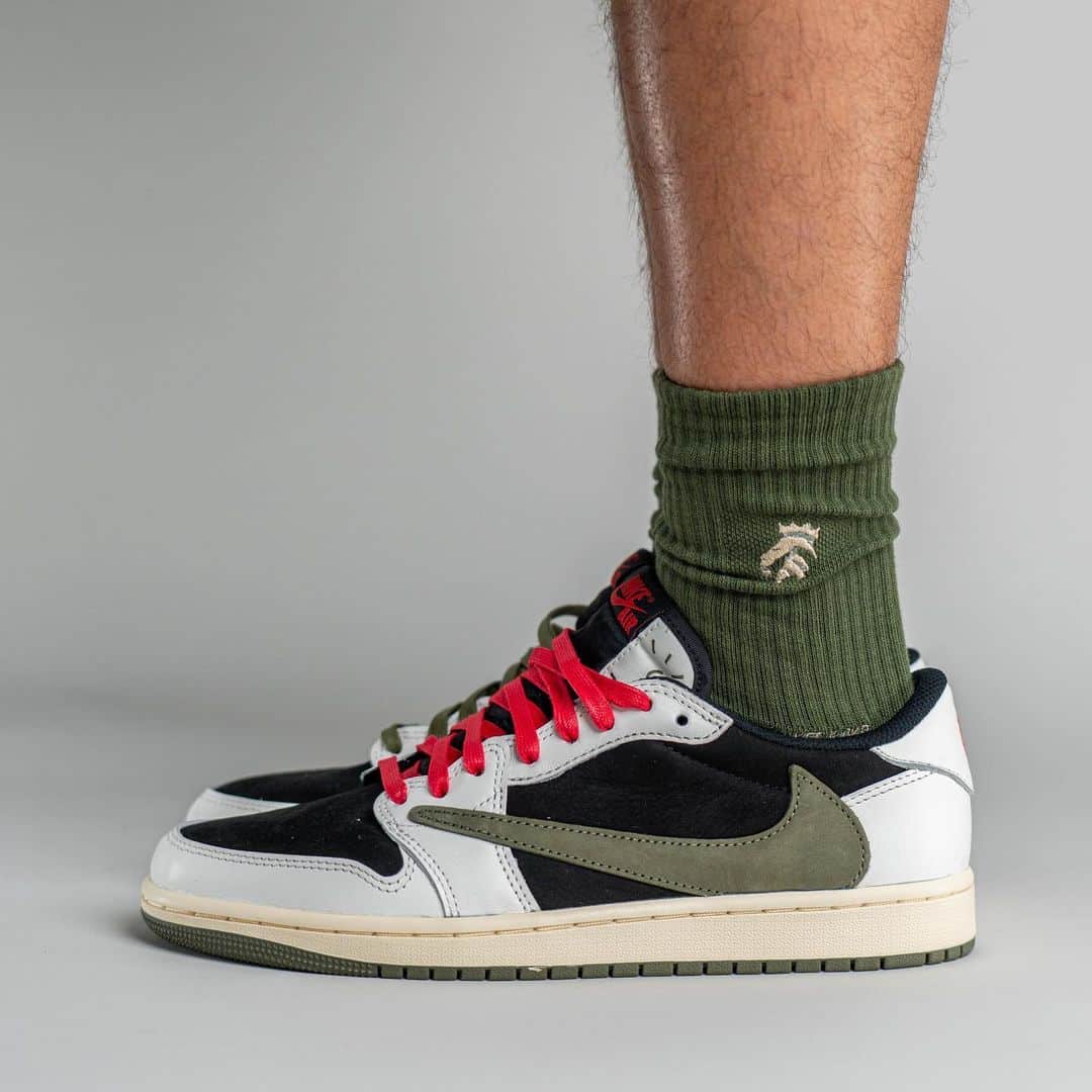 How to buy on sale jordan 1 travis scott