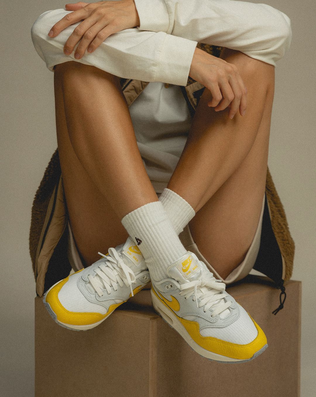 yellow nike air max 1