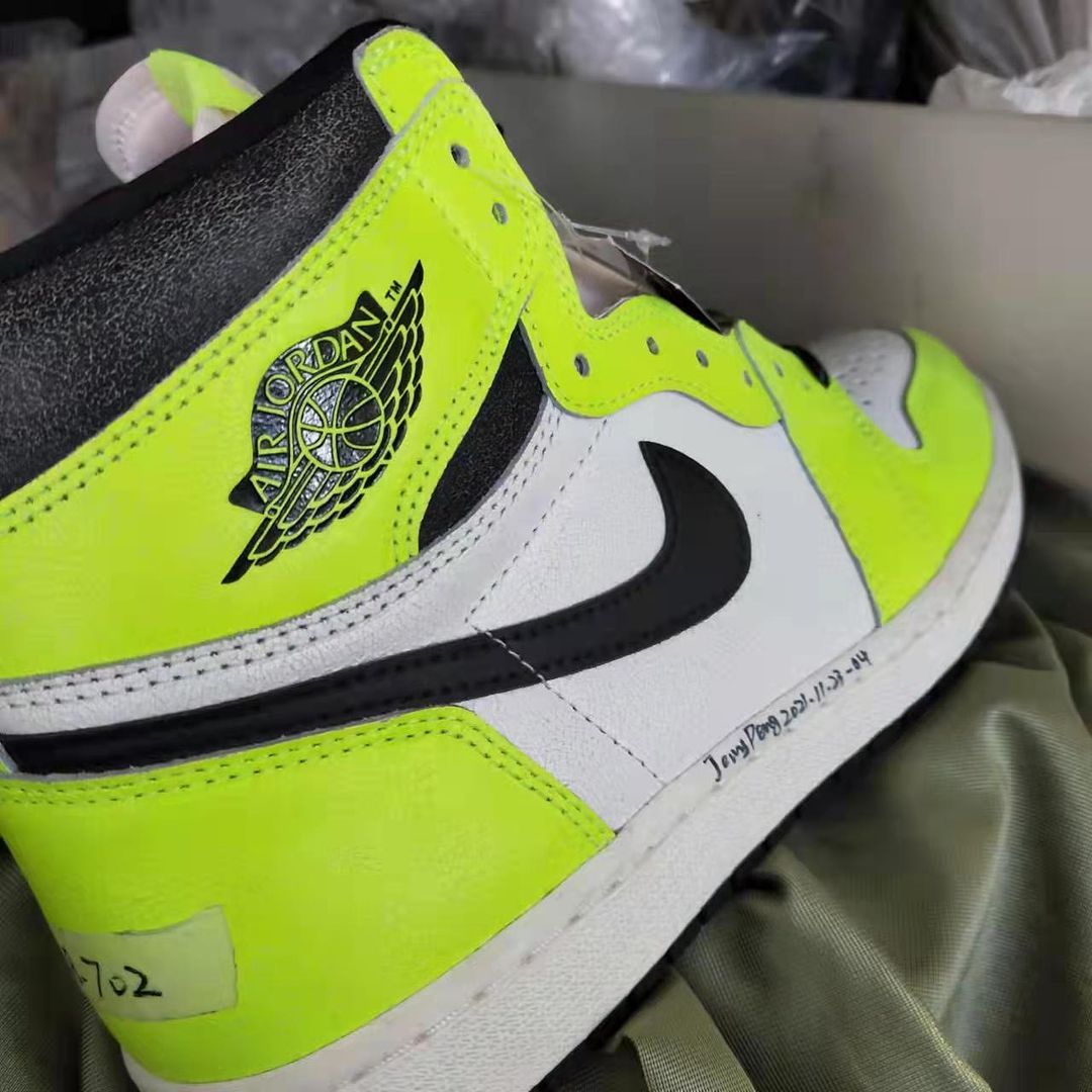 Lime green outlet gatorade jordans