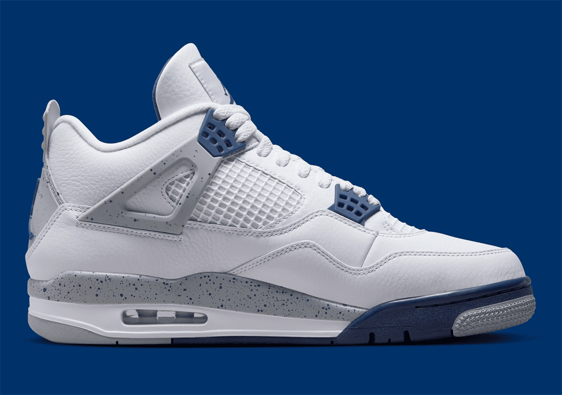 An Air Jordan 4 Midnight Navy Drops in 2022