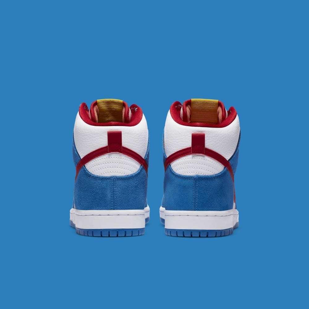 Der Nike SB Dunk High Doraemon