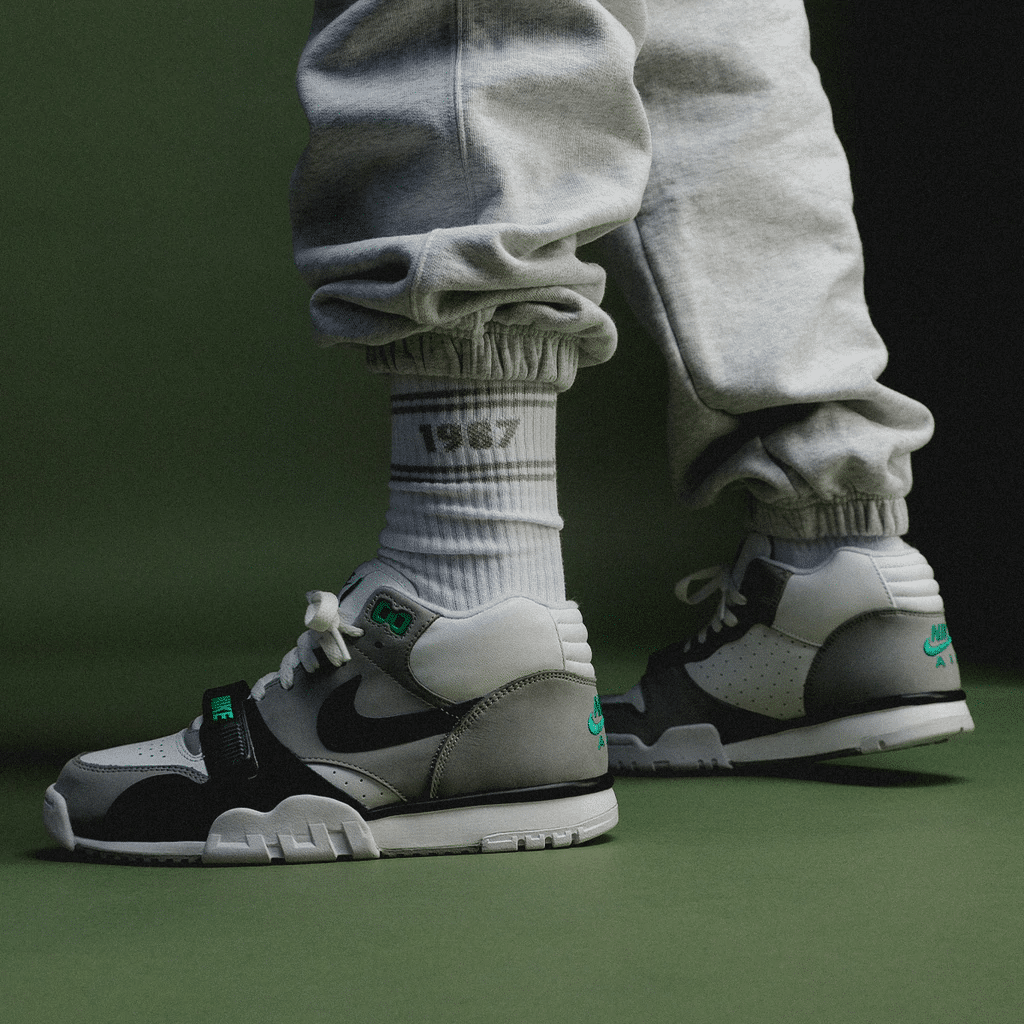 Air shop trainer chlorophyll