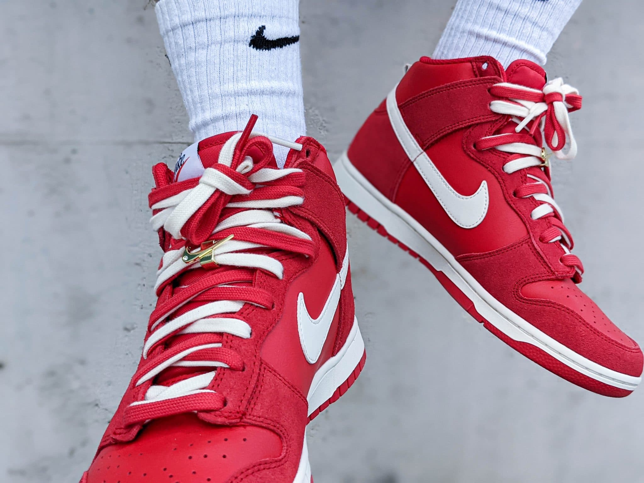 Nike dunk best sale hi red