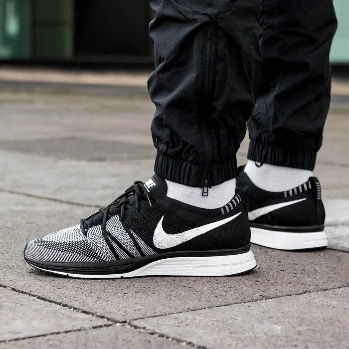 Flyknit on sale trainer oreo