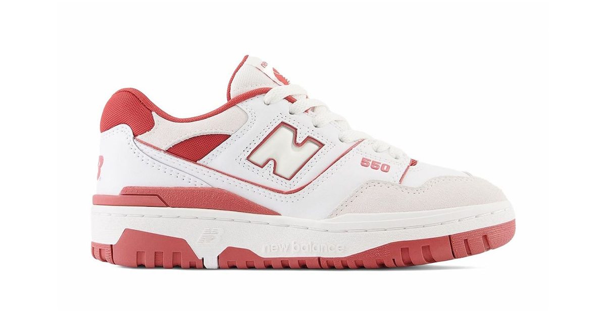 New Balance verleiht seinem zeitlosen 550 einen neuen Look mit roten Akzenten New Balance verleiht seinem zeitlosen 550 einen neuen Look mit roten Akzenten