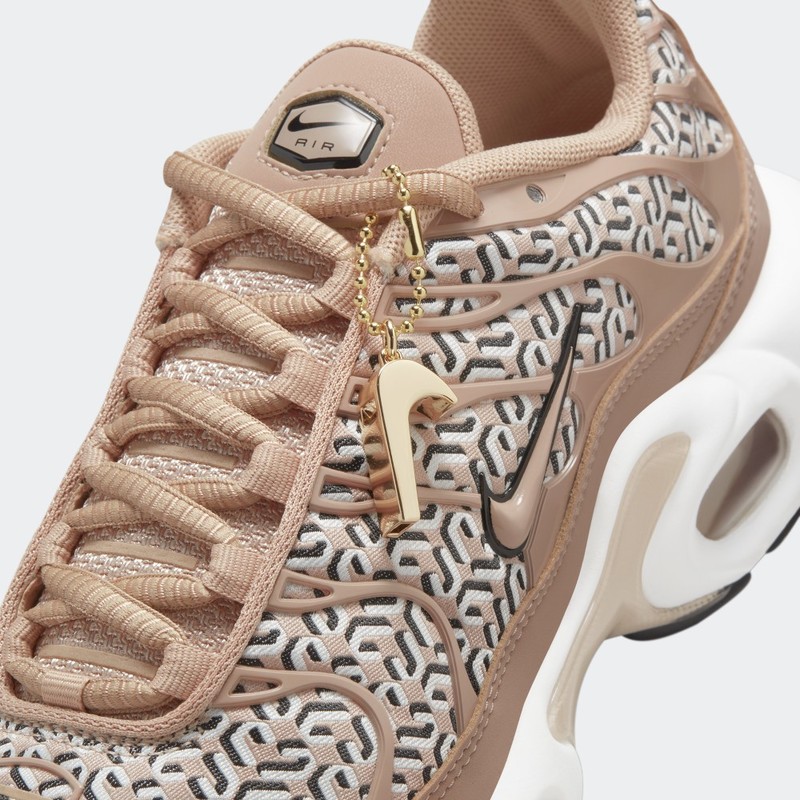Nike Air Max Plus "United in Victory" | FB2557-200