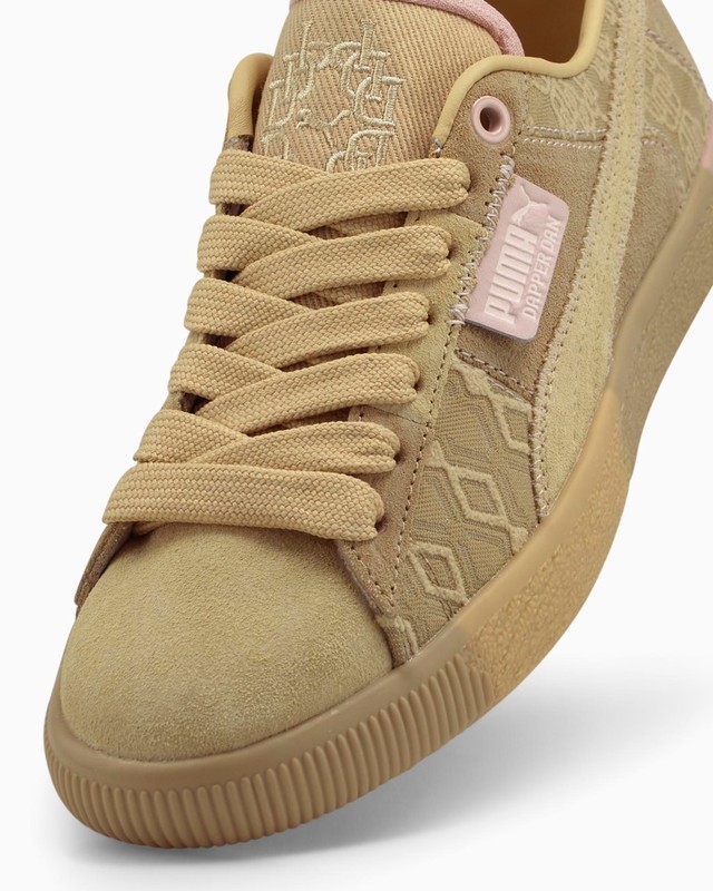 Dapper Dan x Puma Clyde "Pre-Game Runway Beige" | 392083-01 Dapper Dan x Puma Clyde "Pre-Game Runway Beige" | 392083-01