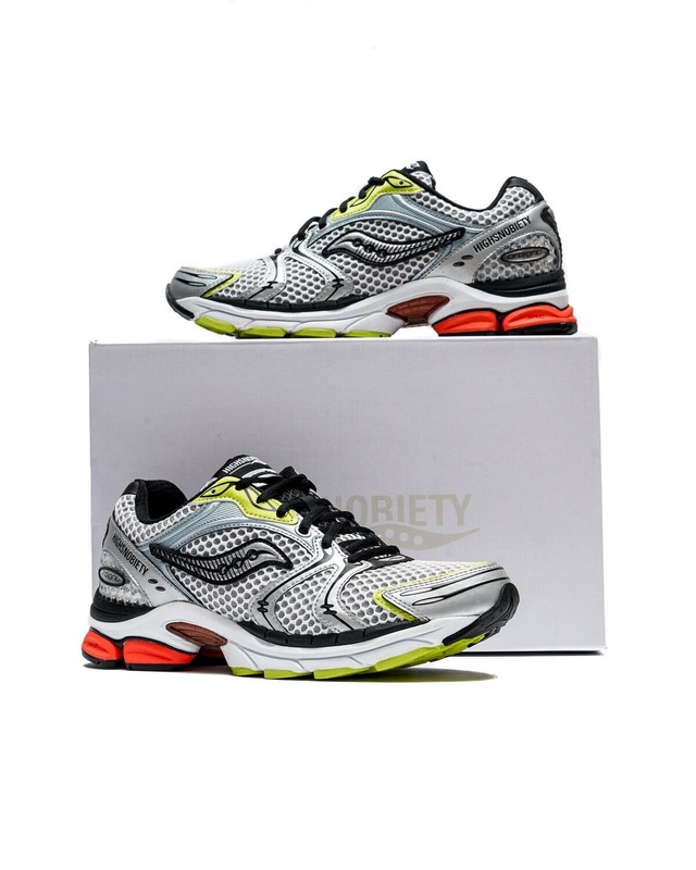 Highsnobiety x Saucony ProGrid Triumph 4 "Silver" | S70821-2 Highsnobiety x Saucony ProGrid Triumph 4 "Silver" | S70821-2