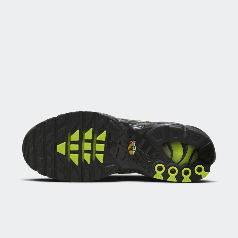 Nike Air Max Plus "Black Volt" | FQ2381-001