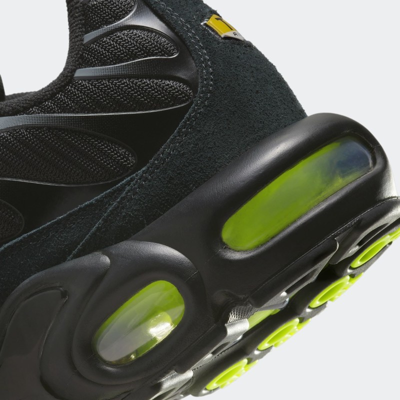 Nike Air Max Plus "Black Volt" | FQ2381-001