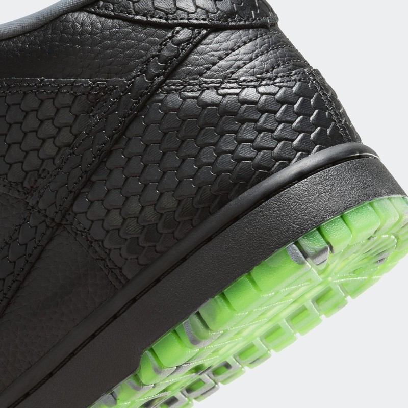 Nike Dunk Mid "Halloween" | FQ8749-010