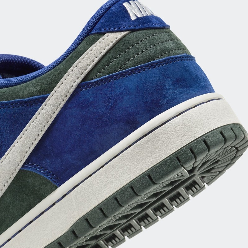 Nike SB Dunk Low "Deep Royal Blue" | HF3704-400