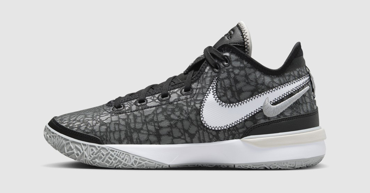Der Nike Zoom LeBron NXXT Gen in klassischem Schwarz-Weiß Der Nike Zoom LeBron NXXT Gen in klassischem Schwarz-Weiß