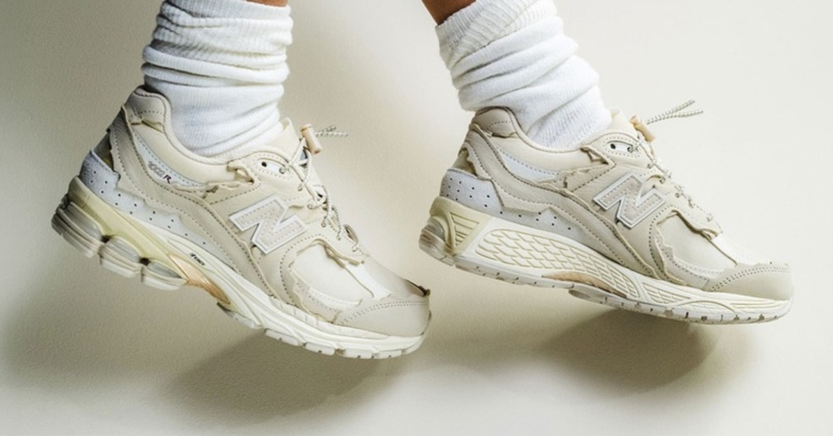 Concepts Shoots the Latest New Balance 2002R "Protection Pack" at the Boston Athenæum Concepts Shoots the Latest New Balance 2002R "Protection Pack" at the Boston Athenæum